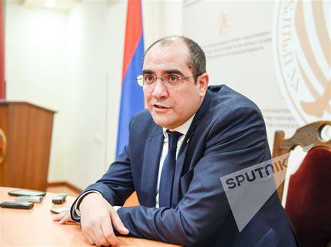 Երևանի քաղաքապետի տեղակալը քննարկել է Հայաստանի ամերիկյան համալսարանի տարածքի բարեկարգման հարցերը