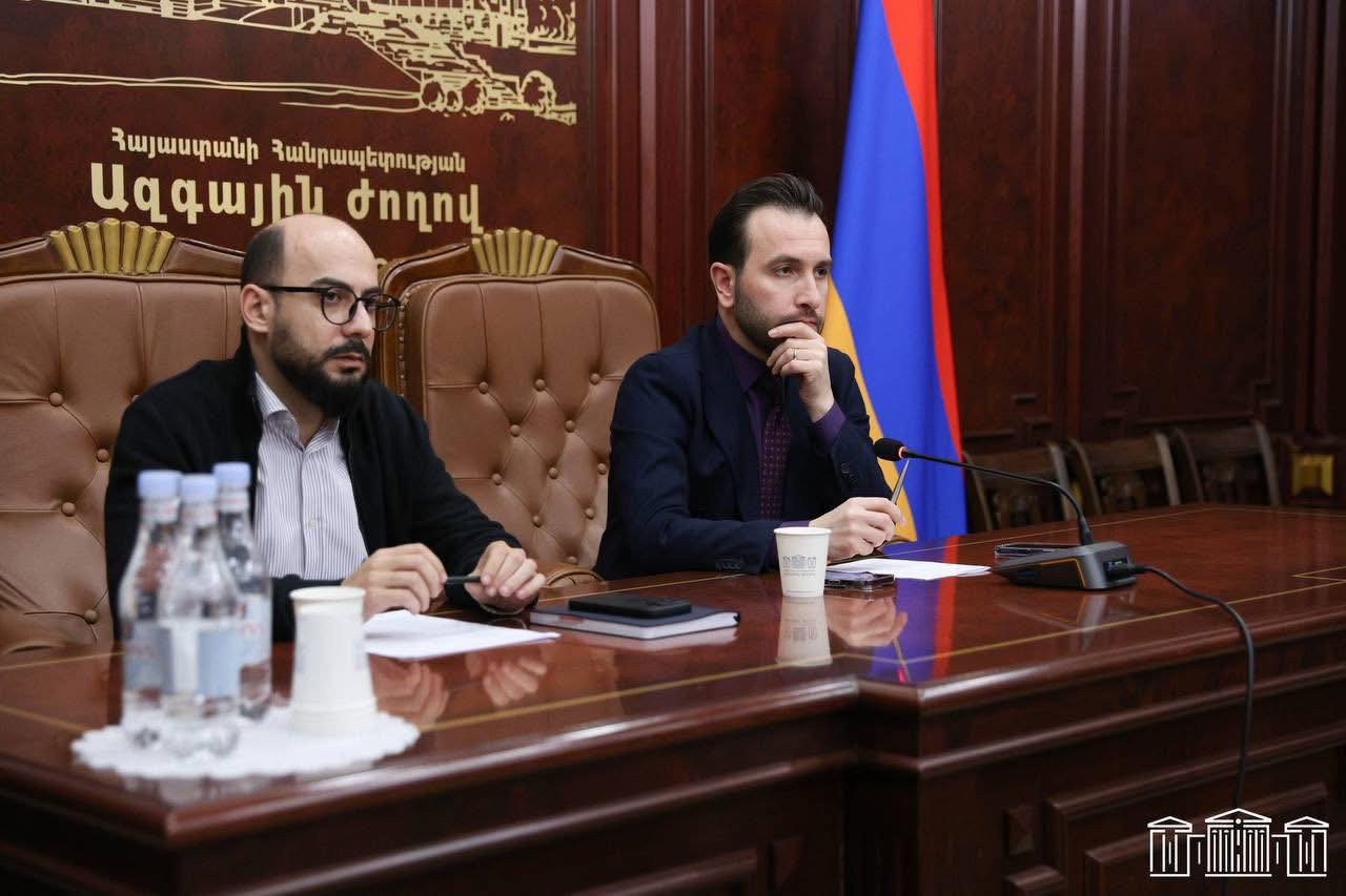 Քաղաքացիական պայմանագիր կուսակցությունից երկու պատգամավոր հրաժարվում են մանդատներից